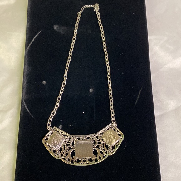 Silver tone and stone necklace 3/10$ - Picture 5 of 5